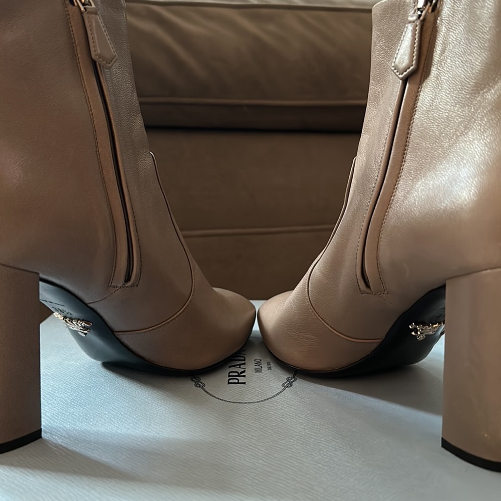 New beautiful leather Prada ankle boots! - Picture 2 of 7